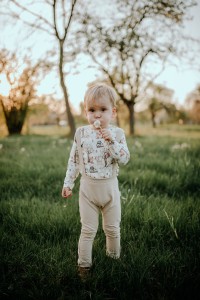 Zestaw dziecięcy - spodenki z szelkami + body sówki