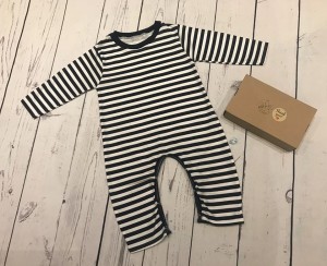 Rampers z cienkiej dzianiny jersey - paseczki