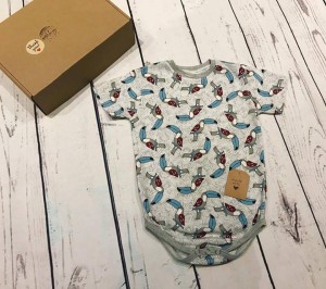 Body z cienkiej dzianiny jersey - tukany czerwonoskrzydłe