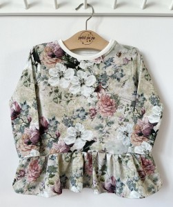 Bluzeczka z baskinką - kwitnące jabłonie