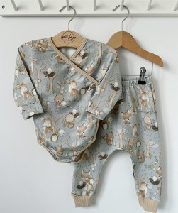 Zestaw dziecięcy - spodenki + body- In the woods