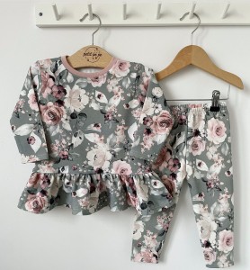 Zestaw bluzeczka z baskinką  + getry - białe róże