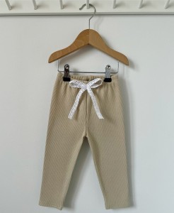 Getry z kokardką - prążek beż