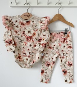 Zestaw dresowy getry + body - Pudrowe kwiaty