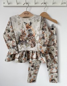 Zestaw bluzeczka z baskinką (panel)  + getry - Curious animals