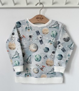 Bluza dresowa z rozcięciami - W kosmosie