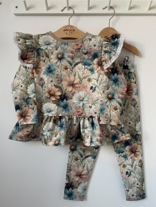 Zestaw bluzeczka z baskinką  + getry - Blossom garden