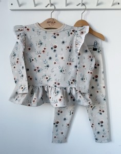 Zestaw bluzeczka z baskinką  + getry - Szare kwiatuszki