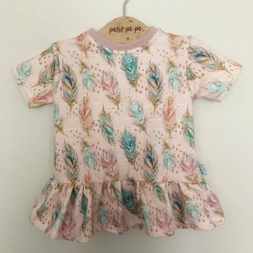 bluka dziecięca z baskinką - boho piórka.jpg