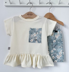 Zestaw bluzeczka z baskinką  + spodenki - Floral sky