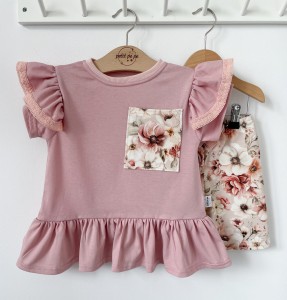 Zestaw bluzeczka z baskinką  + spodenki - Pudrowe kwiaty