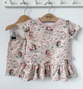 Zestaw bluzeczka z baskinką  + spodenki - Bajkowy ogród 3