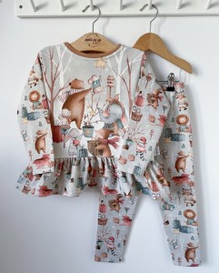 Zestaw bluzeczka z baskinką (panel)  + getry - Wigilijna gwiazdka
