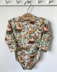 Body z dresówki - leśna przygoda