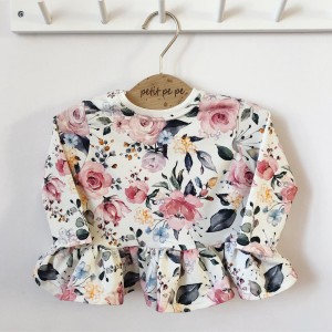 Bluzeczka z baskinką - romantyczne bukiety