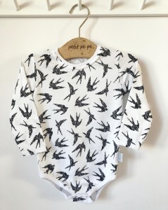 Body z cienkiej dzianiny jersey - jaskółeczki