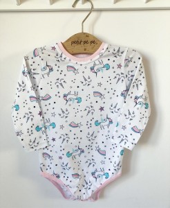 Body z cienkiej dzianiny jersey - wesołe jednorożce